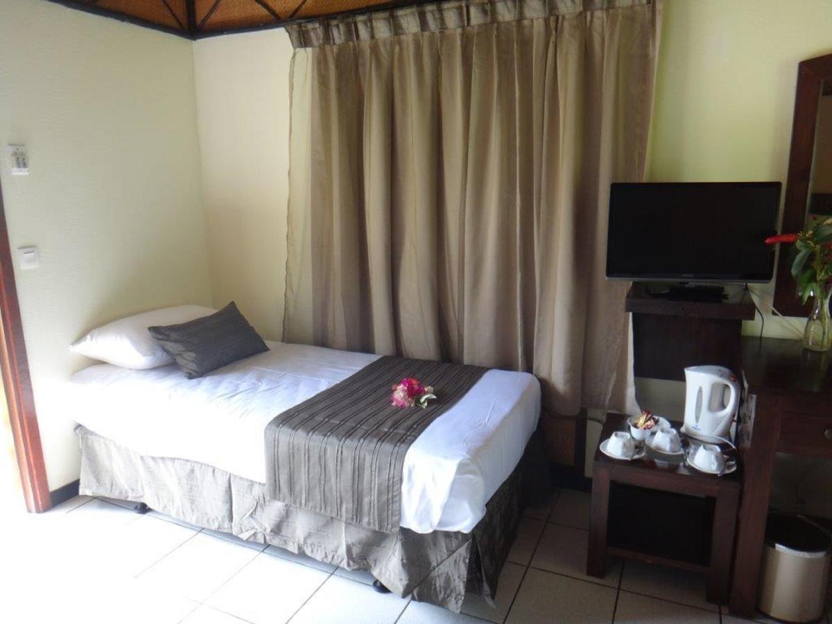 Hotel Nengone Village Mare Exterior photo
